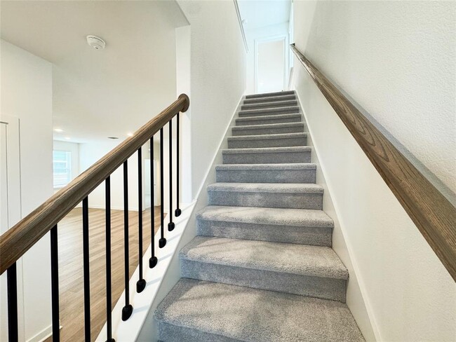 Building Photo - 130 Golden Bell Wy