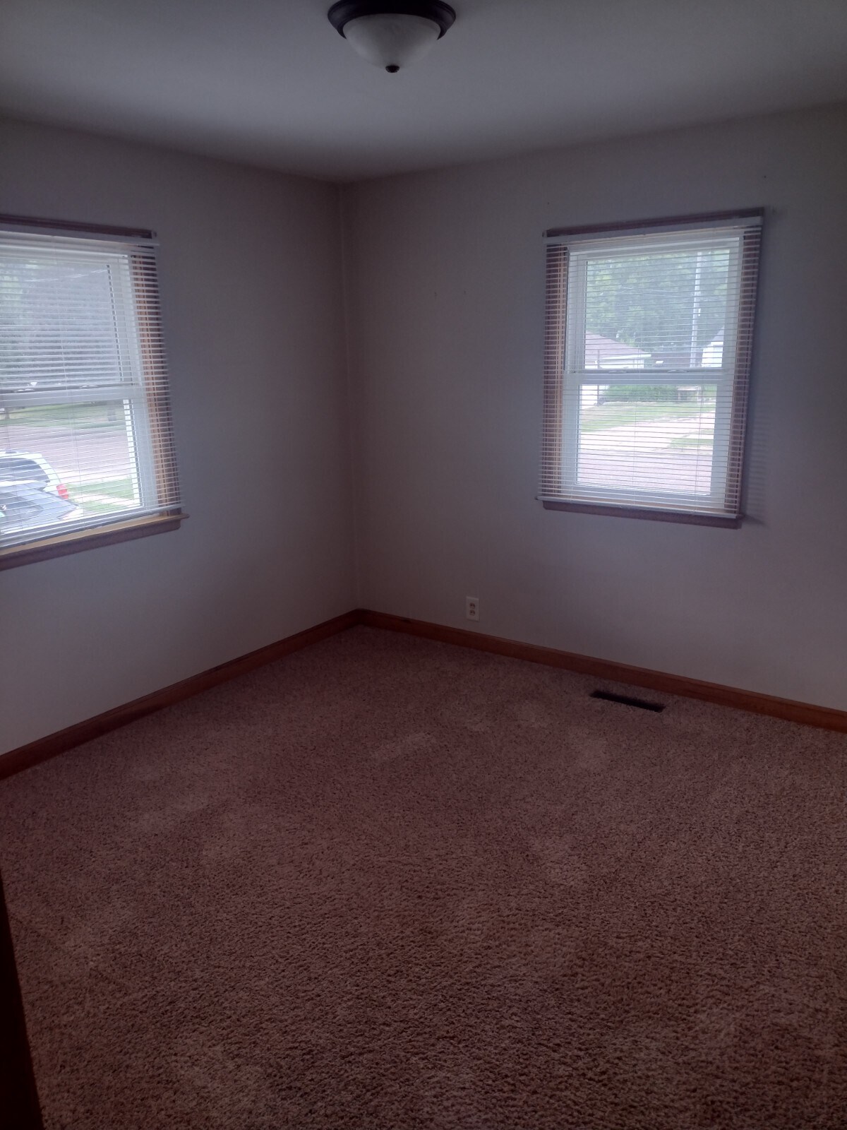 Building Photo - 403 Grove St