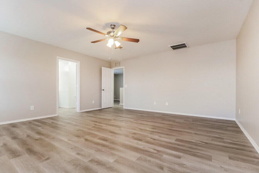 Building Photo - 11811 W Foothill Dr