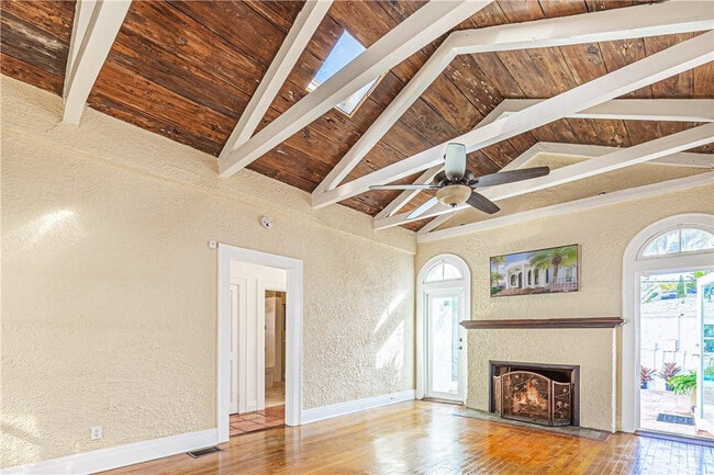 Building Photo - 1220 SE 2nd St