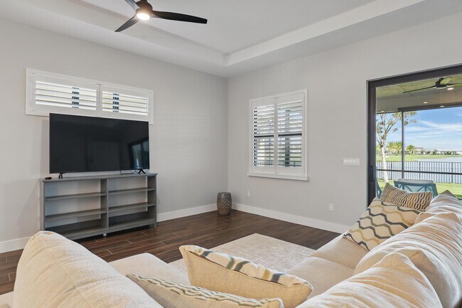 Building Photo - 5366 Santa Rosa Ln