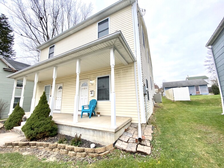 Building Photo - 958 Ash St