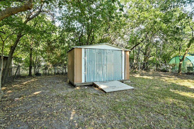 Building Photo - (3) Bed/(1) Bath Core Norman Avail NOW!