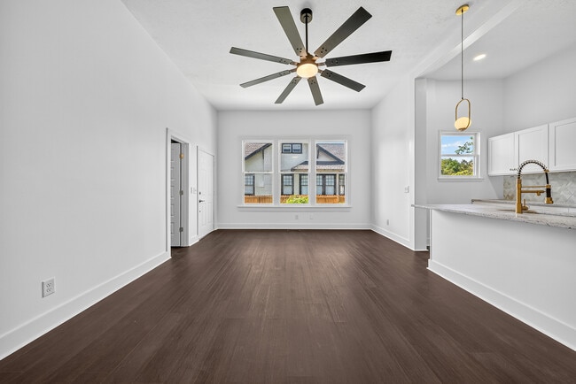 Building Photo - 2807 Beacon Ave