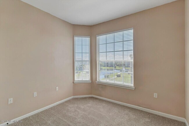 Building Photo - 7990 Baymeadows Cir E