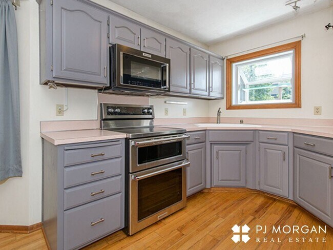 Building Photo - 16911 N Circle - Coming Soon