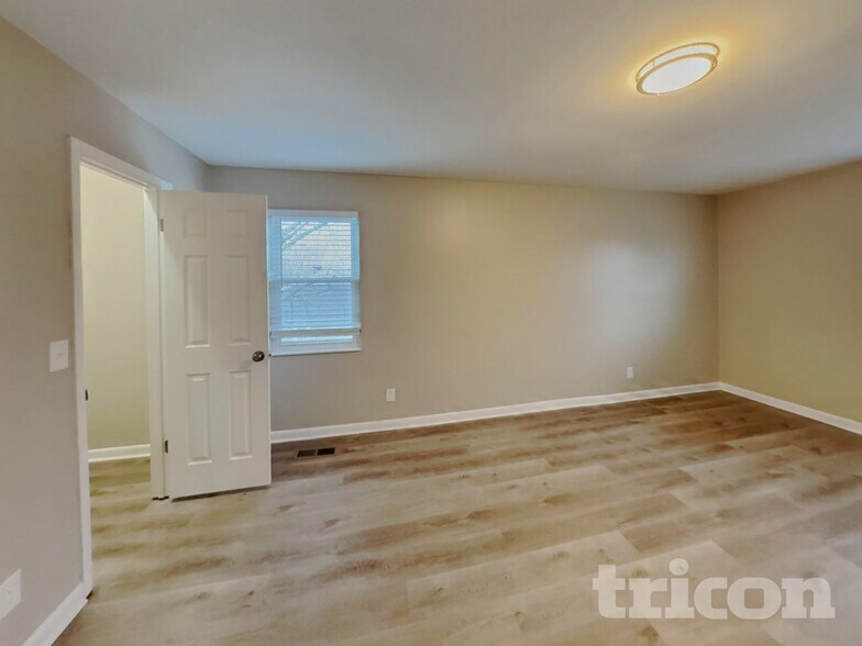 Building Photo - 622 Meadowview Dr