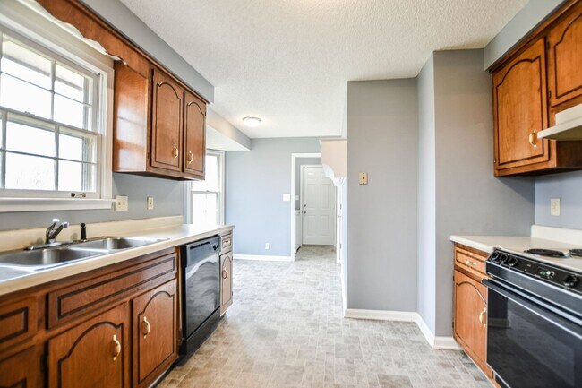 Building Photo - Pet Friendly Ranch!