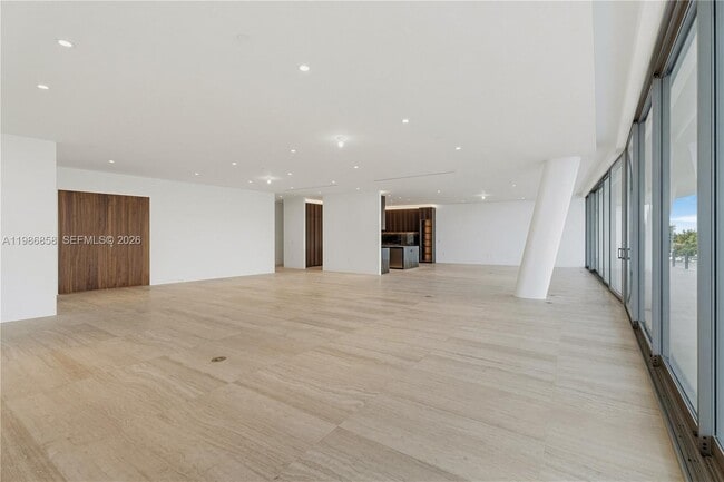 Building Photo - 5 Grove Isle Dr