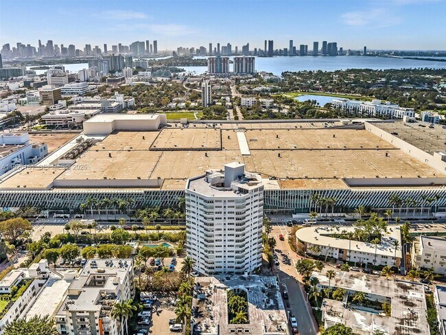 Building Photo - 1881 Washington Ave