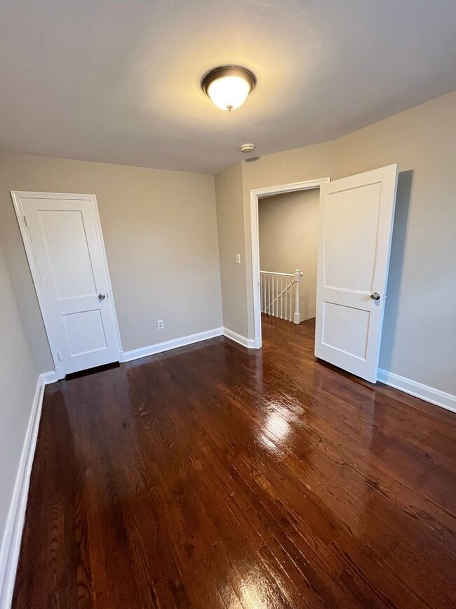 Building Photo - Beautiful 3 Bedroom 1 Bathroom East Baltim...