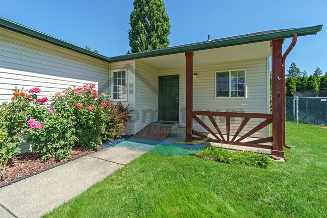 Building Photo - 3 Bedroom 2 Bathroom Home with Attached 2 Car Garage Available in Coeur d'Alene!