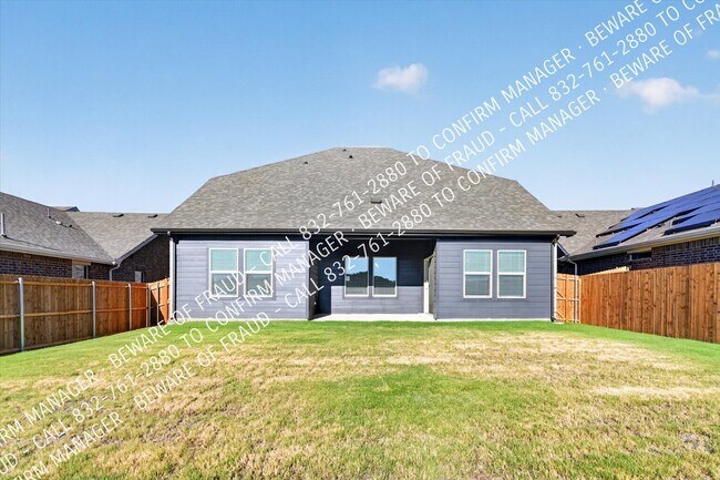 Building Photo - 2405 Nicole Dr
