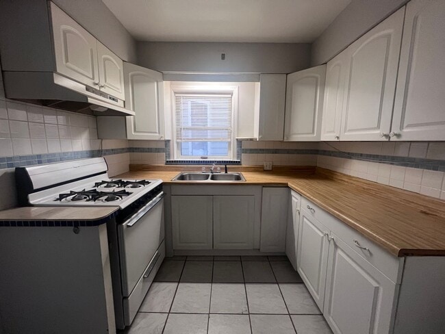 Building Photo - Heritage Hill 2 Bedroom - Heat included!