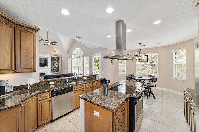 Building Photo - 1706 SW 27th St