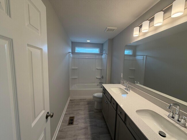 Building Photo - 9630 Lennon Ln