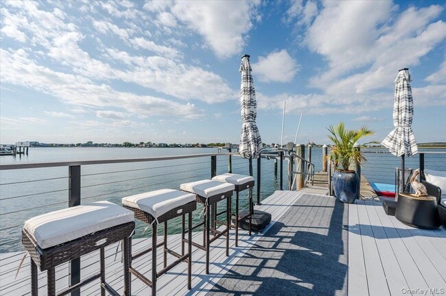 Building Photo - 94 Heron St