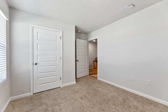 Building Photo - 3003 Jane Ln