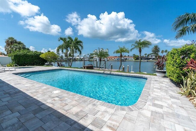 Building Photo - 6440 3rd Palm Point
