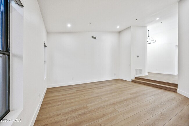 Building Photo - 12810 E Yucca St