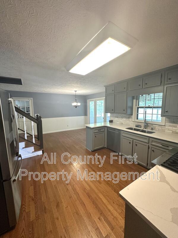 Building Photo - 5621 Shadow View Dr SW