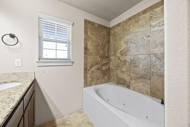 Building Photo - 547 N Longfellow Ln