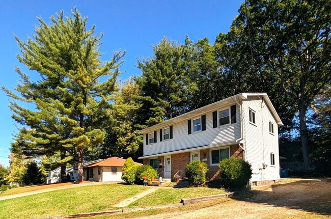 Building Photo - 501 S Francis St