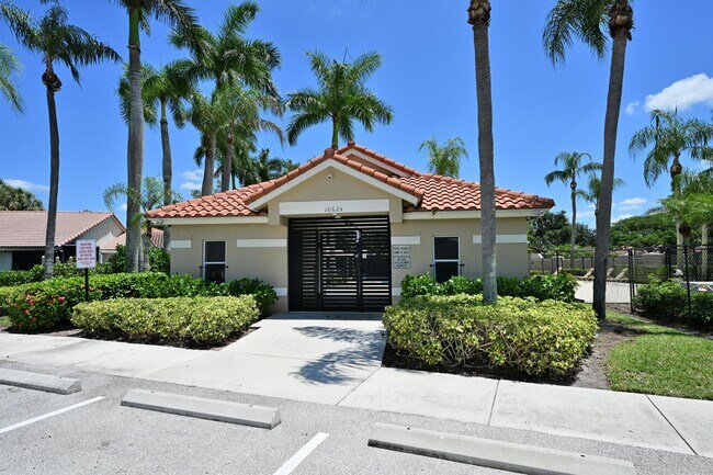 Building Photo - 10651 Buttonwood Lake Dr