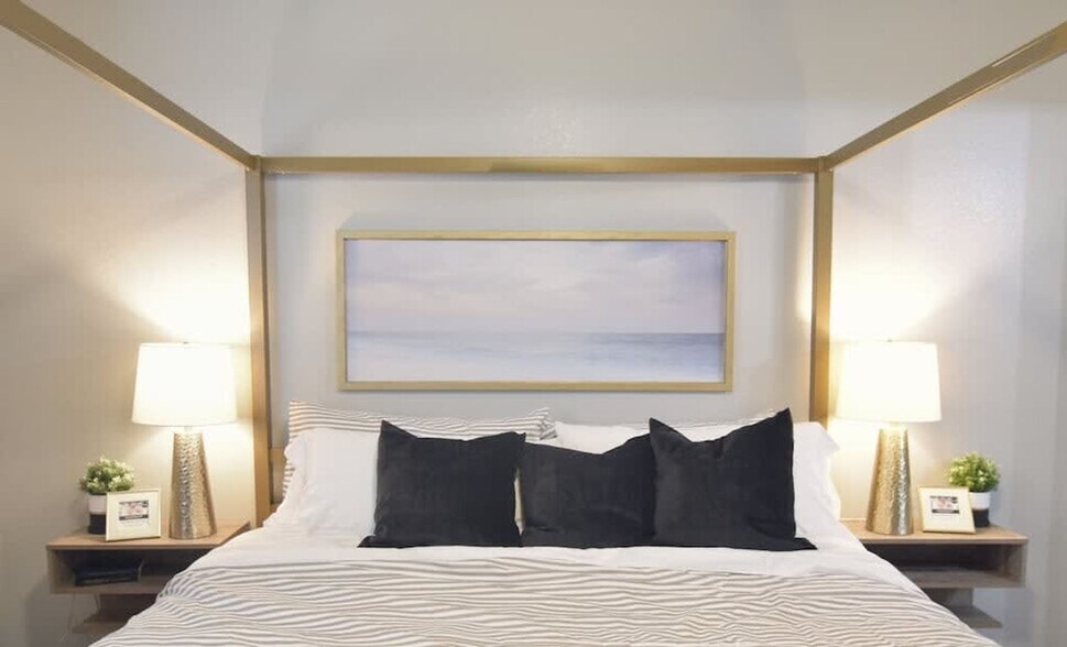 Building Photo - 10569 Cool Springs St