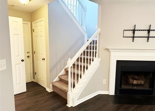 Building Photo - 220 Wild Flower Ln