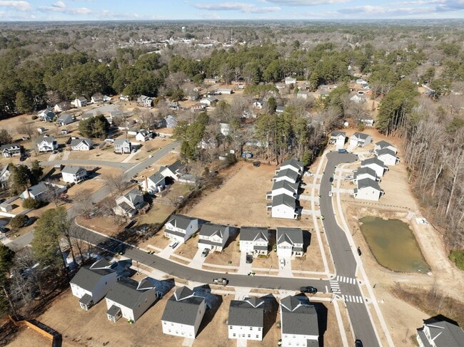 Building Photo - Small-Town Comfort Meets City Convenience | 2-Story Home for Rent | 4 Bedrooms, 2.5 Baths