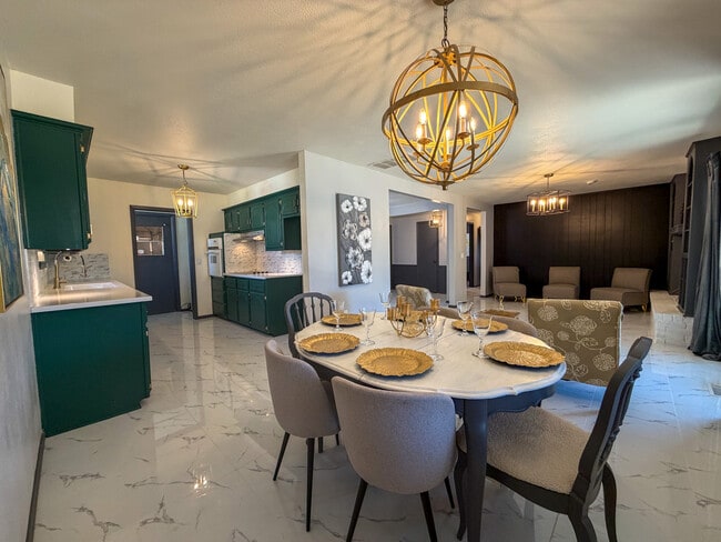 Building Photo - 1518 Cinderella Ave