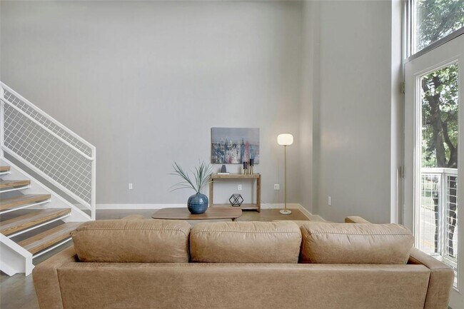 Building Photo - 1601 E Cesar Chavez St