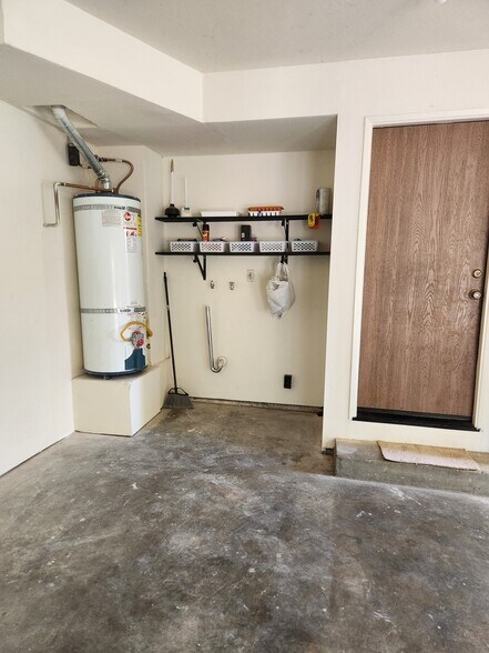 Building Photo - 6043 Leafwood Dr