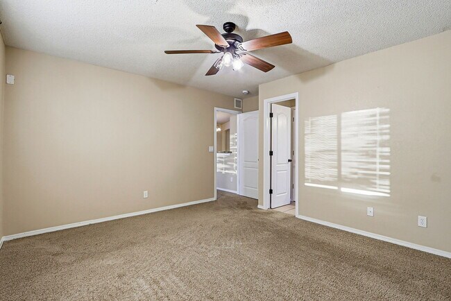 Building Photo - 732 Desert Sage Dr