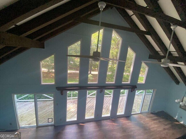 Building Photo - 522 Capri Dr