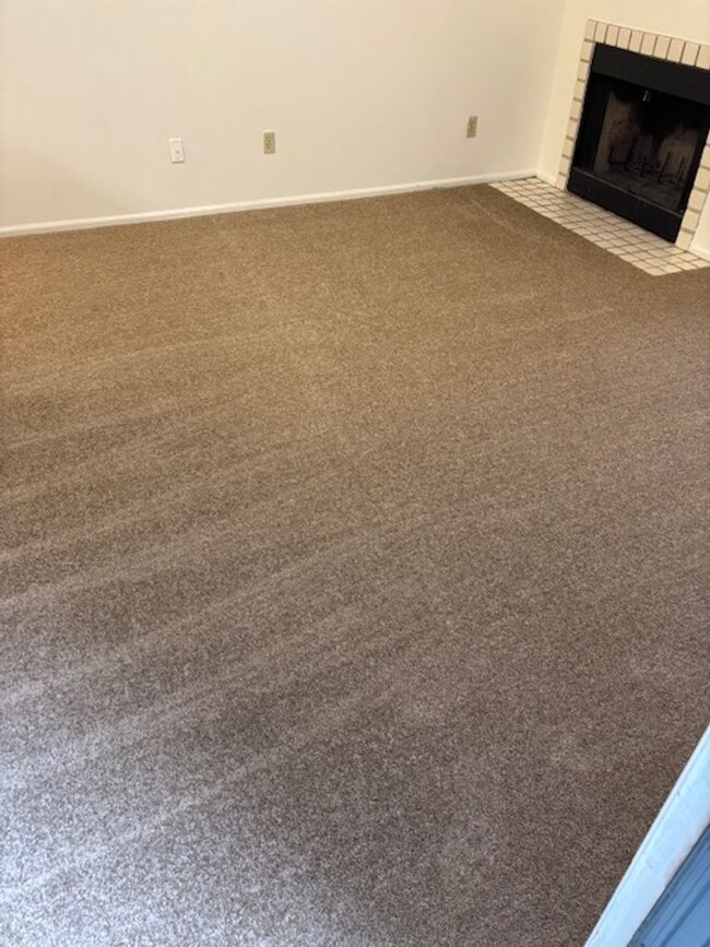 Building Photo - COMING SOON 2 BEDROOM 2 BATH CONDO WOODGLE...
