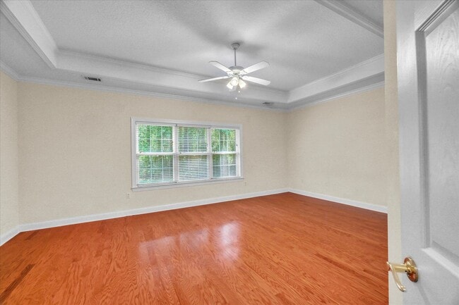 Building Photo - Stunning all-brick home on a large wooded lot