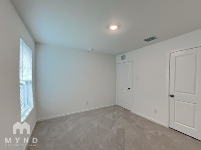 Building Photo - 217 Poplar Pl