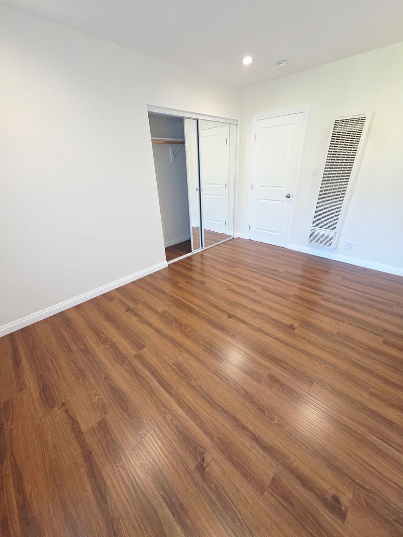 Building Photo - 449 W Harvard St