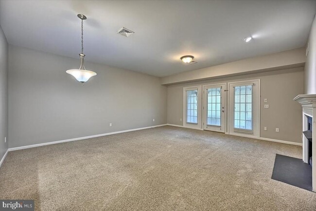 Building Photo - 2086 Deer Run Dr