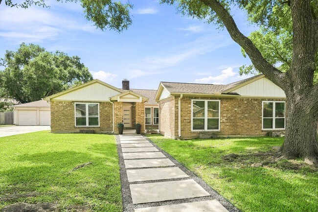 Building Photo - 1135 Trowbridge Dr