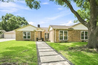 Building Photo - 1135 Trowbridge Dr