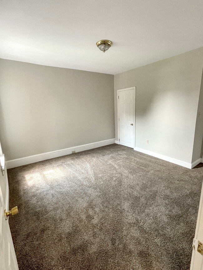 Building Photo - 334 Oak St