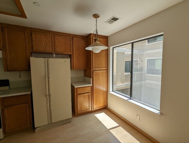 Building Photo - 970 La Mesa Terrace