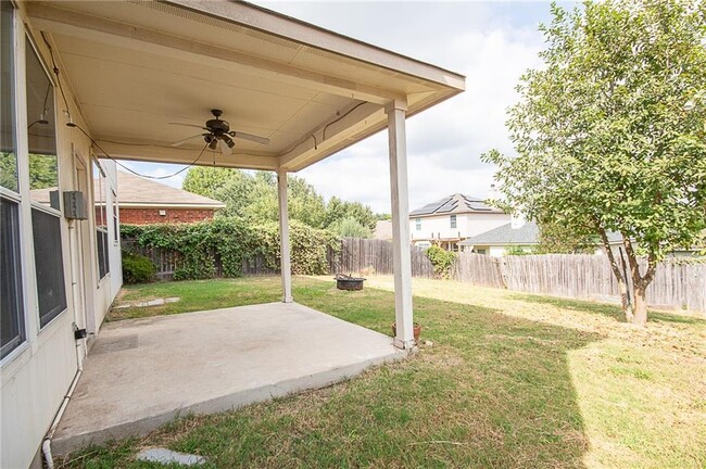 Building Photo - 9215 Pioneer Forest Dr