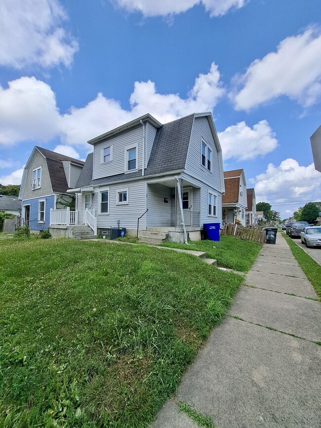 Building Photo - 161 S Harbine Ave