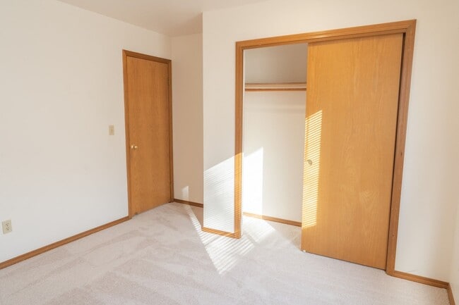 Building Photo - 3Bd/2.5Ba Bellevue House( Newport Hill)
