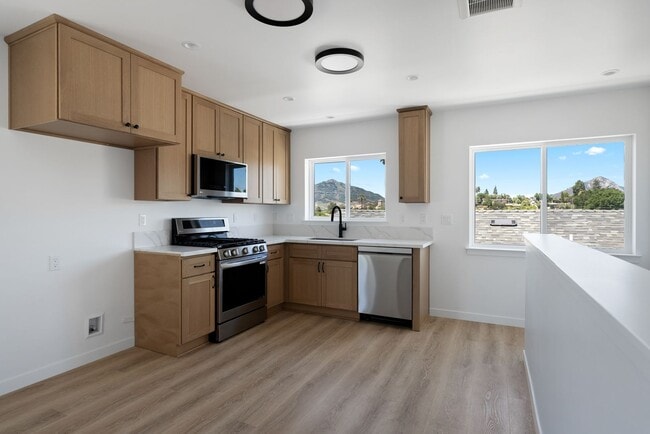 Building Photo - AVAILABLE FOR 2026-2027 SCHOOL YEAR...14 B...