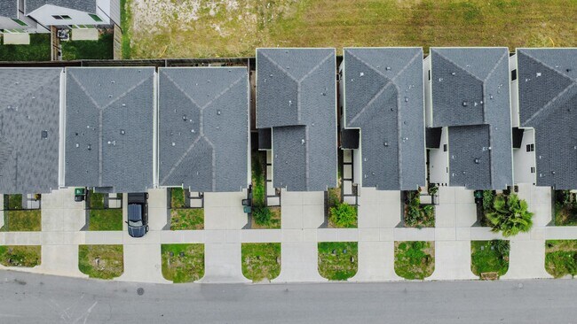 Building Photo - 1066 Mansfield St
